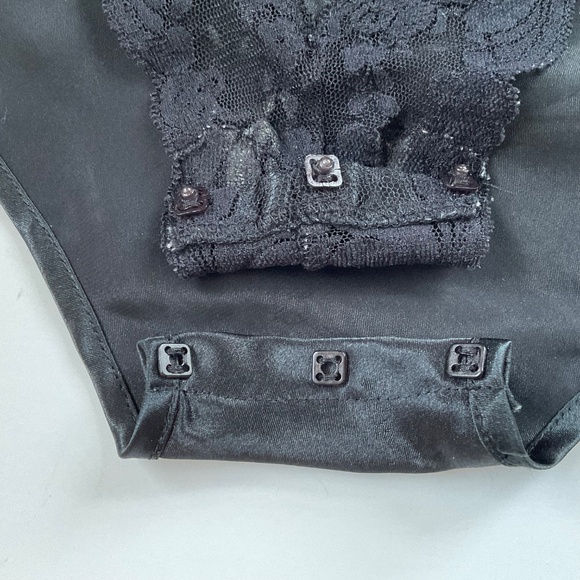 VTG Victoria's Secret Lace Teddy Bodysuit Sz S Black Gold Label Coquette Y2K - Picture 9 of 9